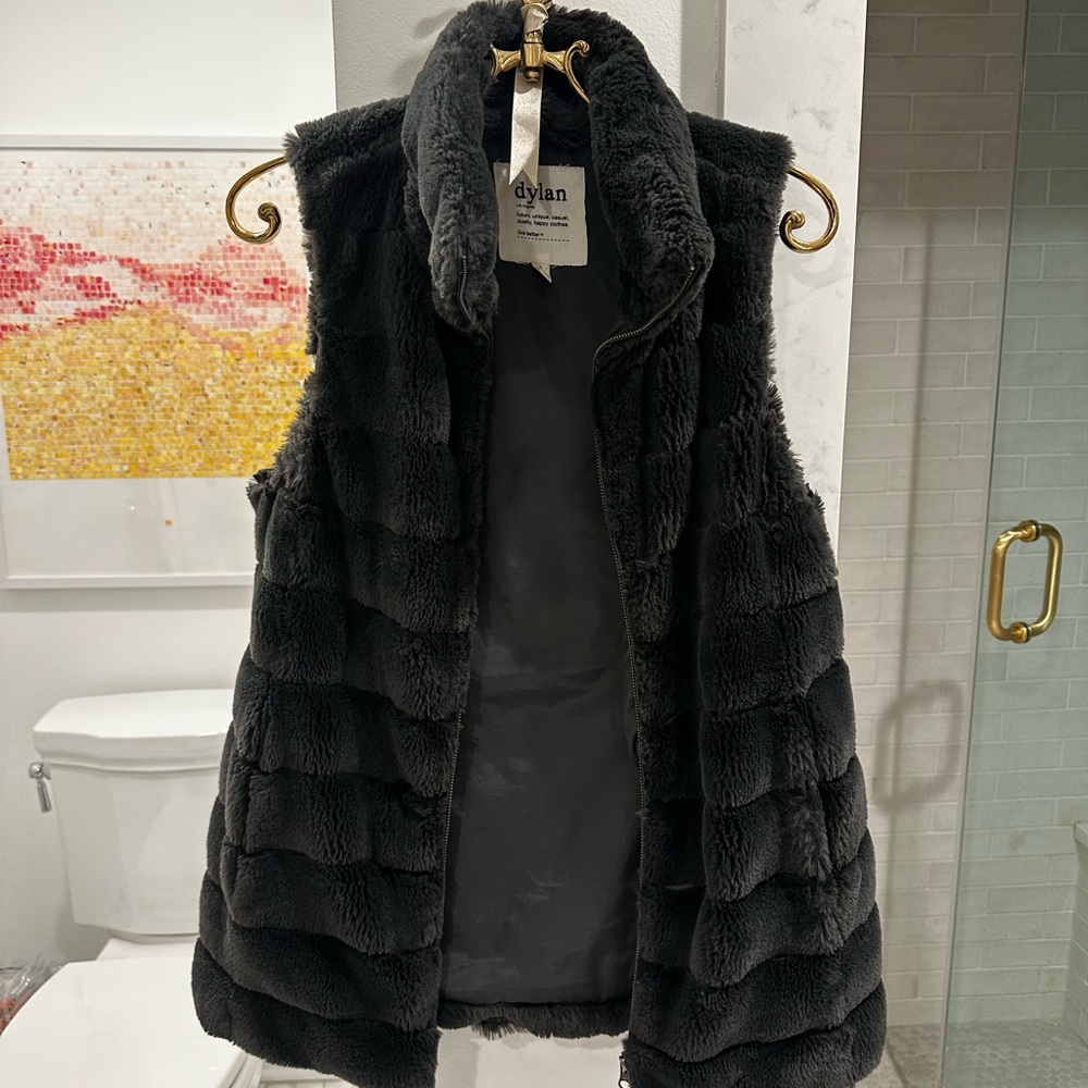 Evereve Women's Dark Gray Faux Fur Vest